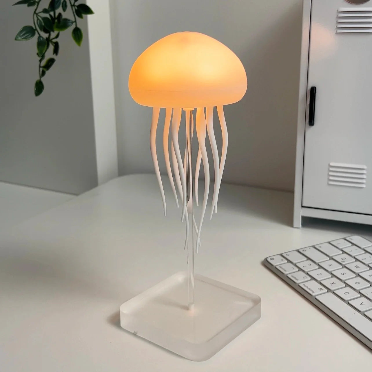 JellyGlow™ - Dancing Jellyfish Lamp