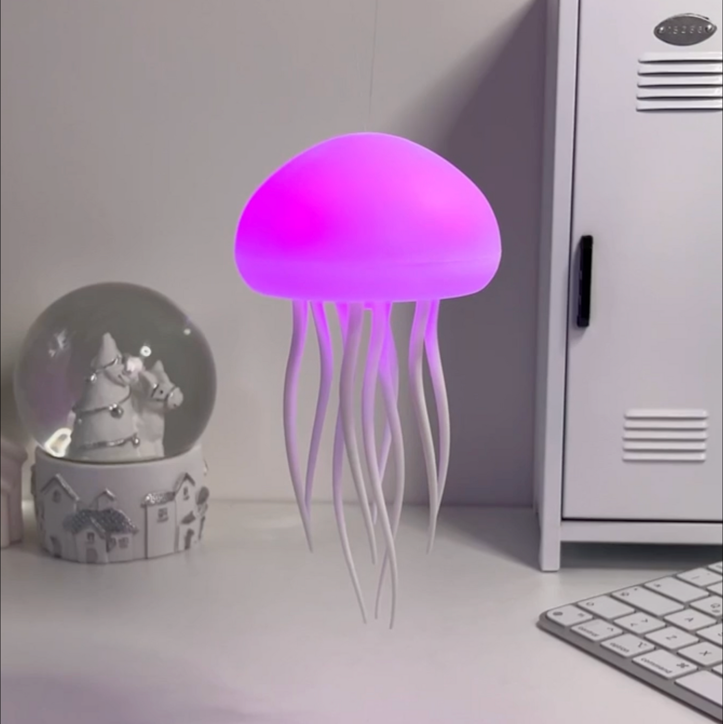 JellyGlow™ - Dancing Jellyfish Lamp